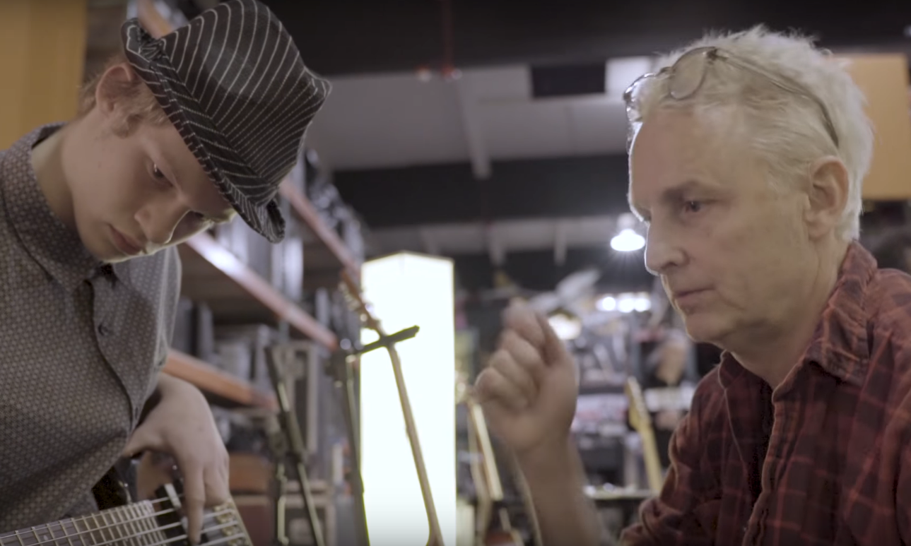 Joseph e Mike McCready durante a gravação da faixa "Try So Hard"