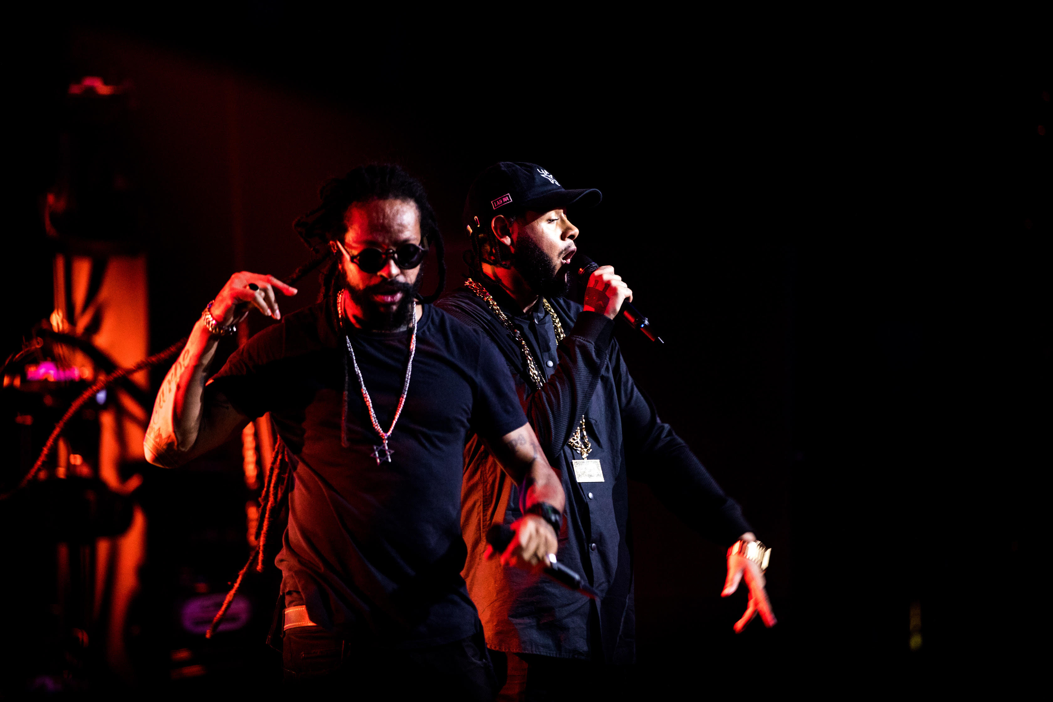 Emicida e Rael durante a gravação do filme de show 10 Anos de Triunfo (2018)