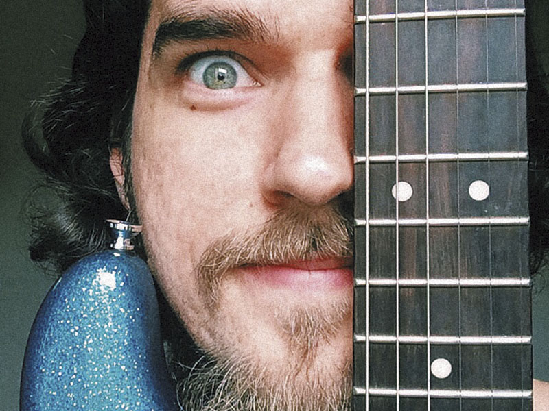 De Mudança  Com disco novo na praça, Nevilton ficará um tempo na Itália, mas não se esquecerá dos fãs e amigos brasileiros