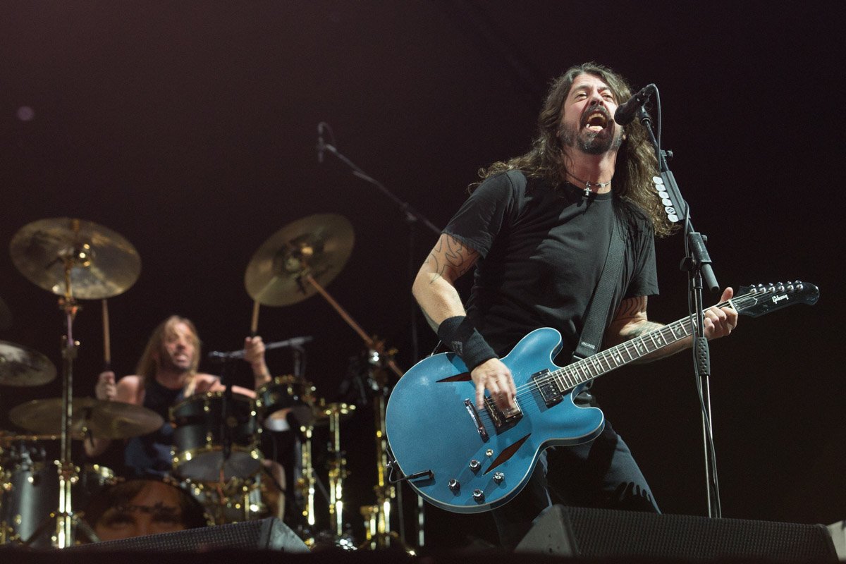 Show do Foo Fighters no Maracanã, Rio de Janeiro, durante excursão da banda de Dave Grohl com o Queens of the Stone Age pelo Brasil