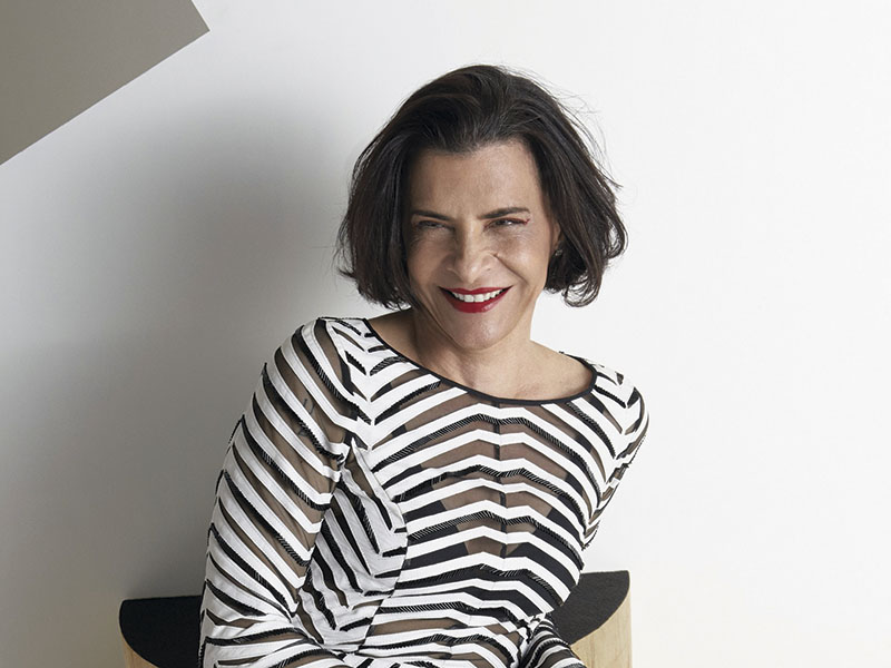 Ainda com Gás Total  Marina Lima polemiza no novo disco