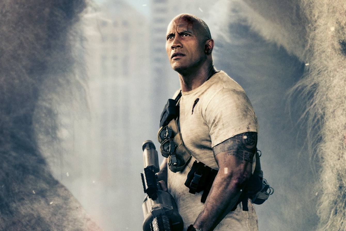 Dwayne Jonhson (The Rock) em cena de Rampage – Destruição Total