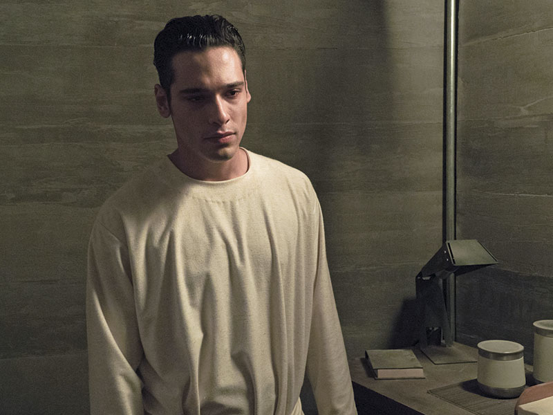 Carne Nova no Pedaço  Fagundes em cena da segunda temporada de 3%