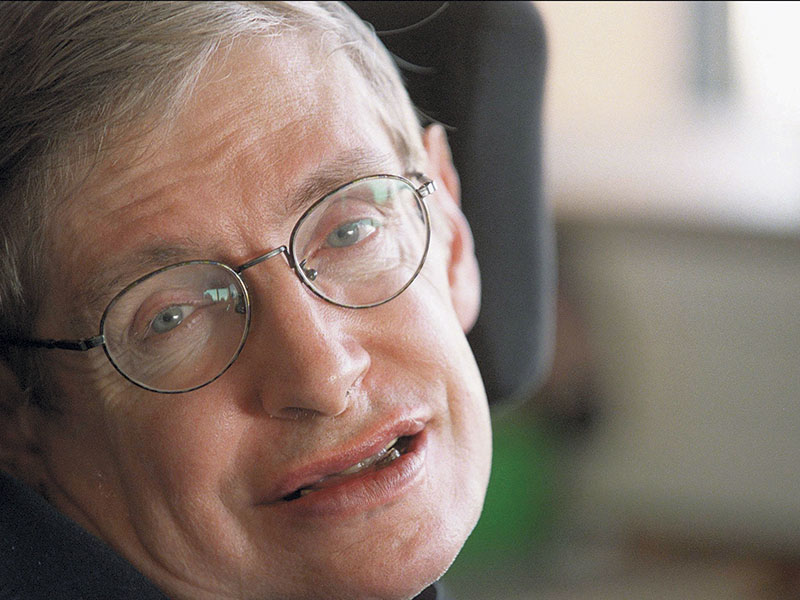 Gênio Trabalhando  O professor Stephen Hawking em seu escritório em Cambridge em outubro de 2001