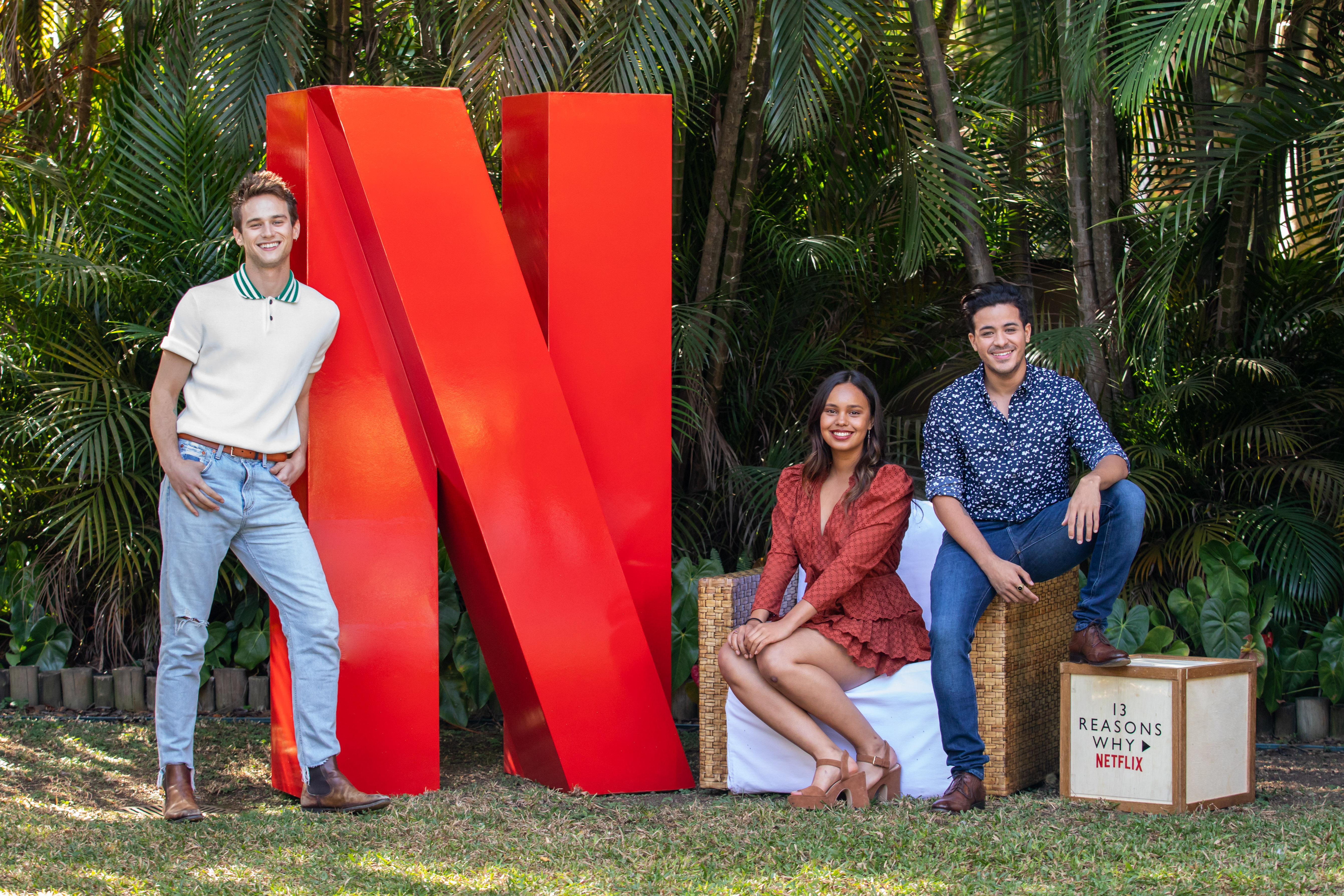 Os atores de 13 Reasons Why, Brandon Flynn, Alisha Boe e Christian Navarro em visita a São Paulo