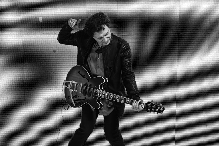 Conheça um pouco do repertório poderoso e imperdível de Frejat, que conta com músicas da época de Barão Vermelho e sucessos da carreira solo. Preparamos a seguir uma lista com as faixas mais deliciosas da discografia do artista.