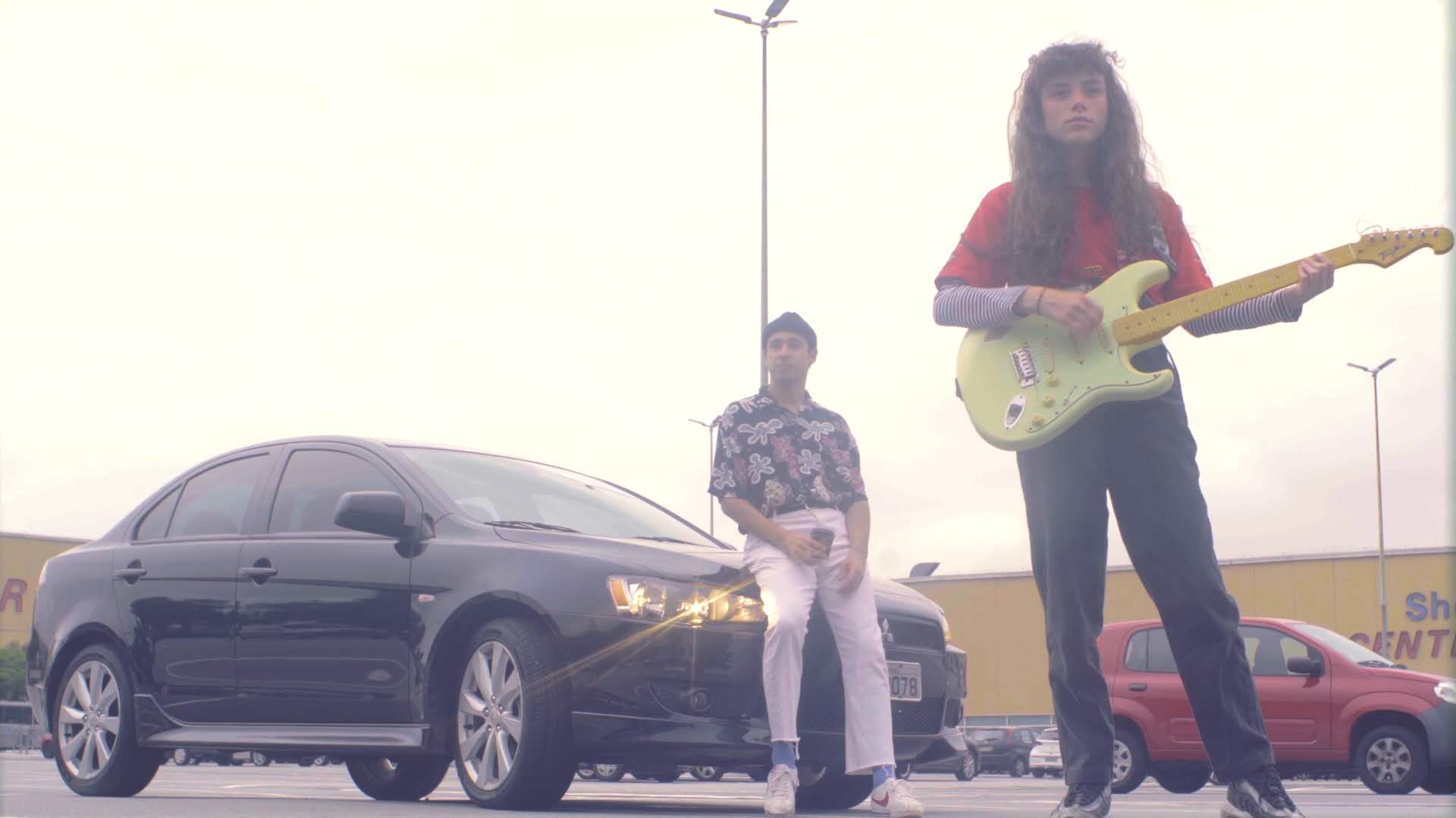 Rocco (Luka Brandi) e Karen Tribess no clipe de “Come”