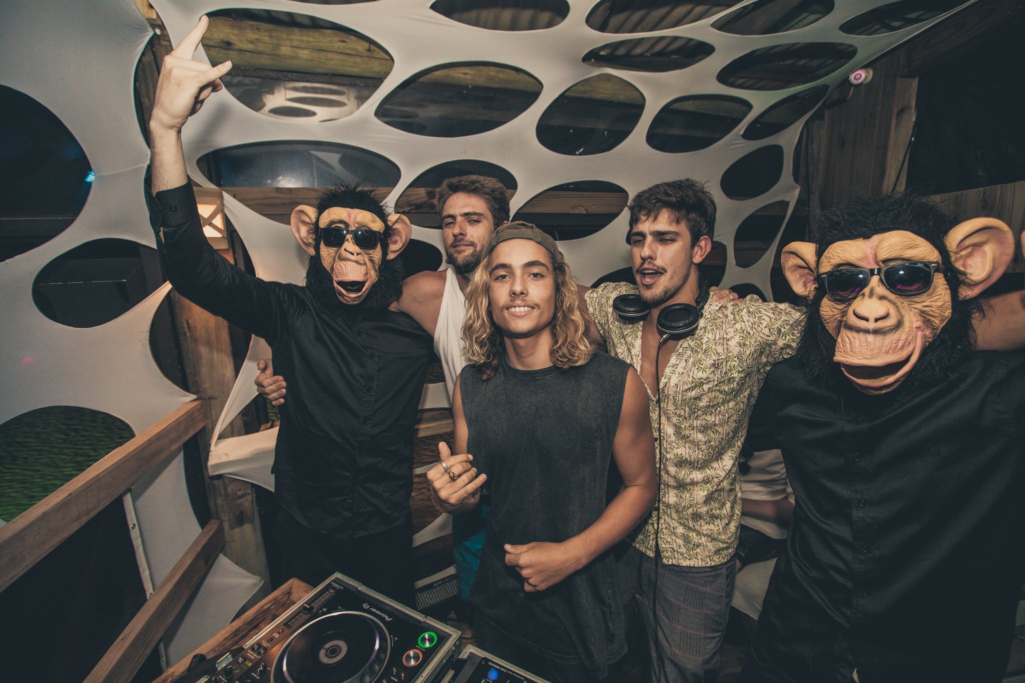 Monkeyz, Long Brothers e Zaka Kappe