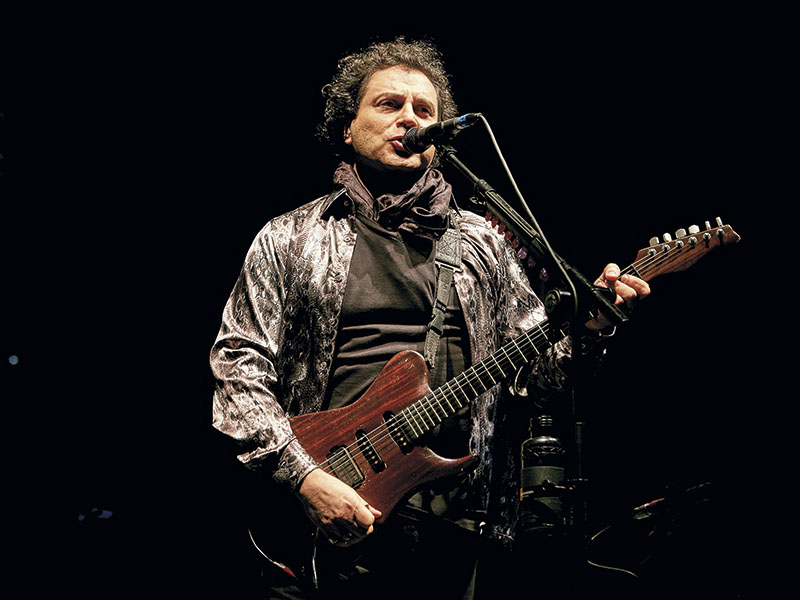 Não Tem Tempo Ruim  Frejat protegeu o gogó do frio e aqueceu o público da Music & Run até depois da 0h