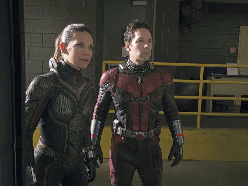 Desmascarados  Evangeline Lilly e Paul Rudd semitrajados de Vespa e Homem-Formiga