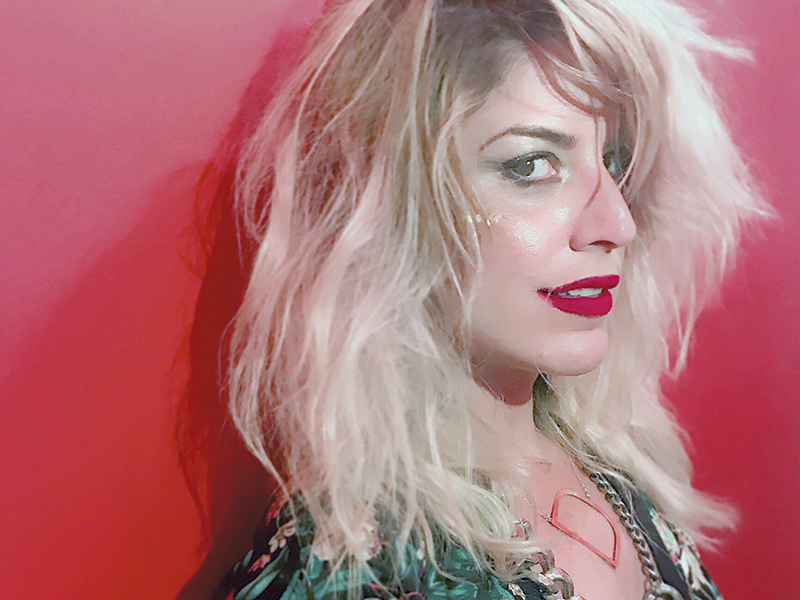 Experiente  Danni Carlos Apresenta toda sua bagagem