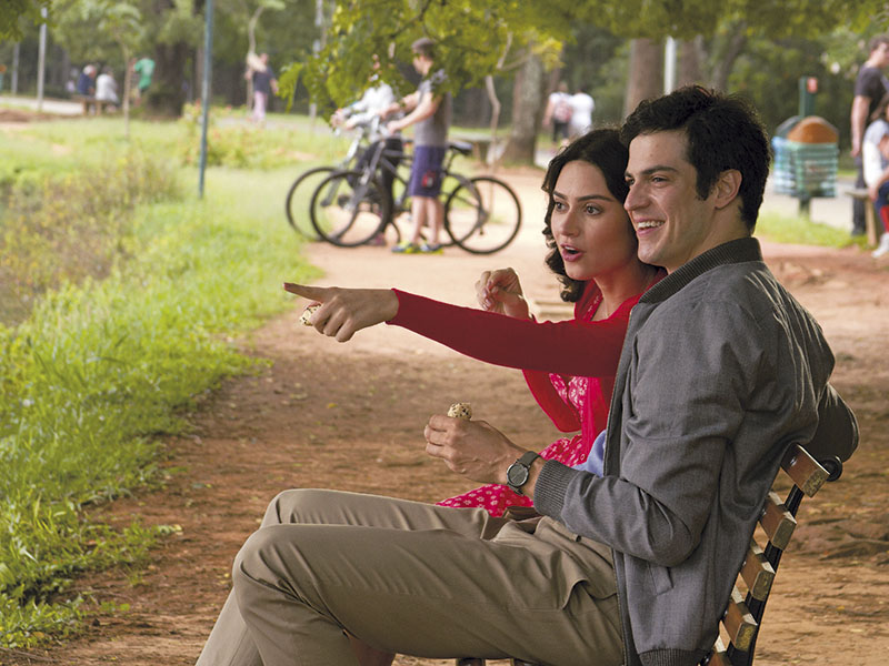 Haja Coração  Virgílio (Mateus Solano) e Clara (Thaila Ayala) desvendam o amor sob a direção de Rodrigo Bernardo
