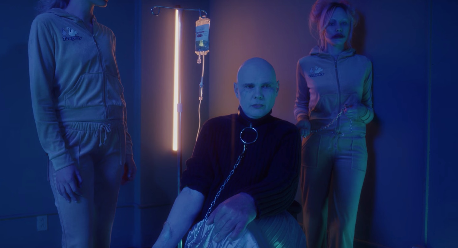 Billy Corgan no clipe de "Solara"