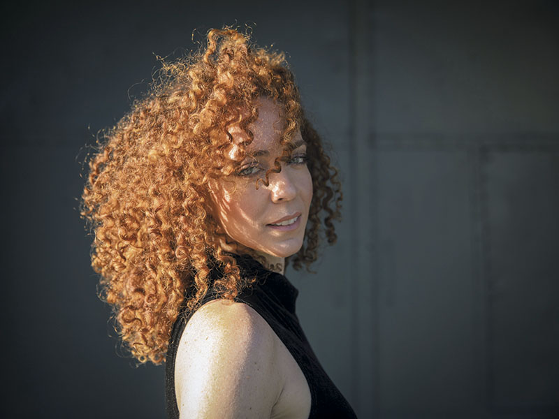 Com TudoLaila Garin chega ao cinema, TV e home video praticamente ao mesmo tempo