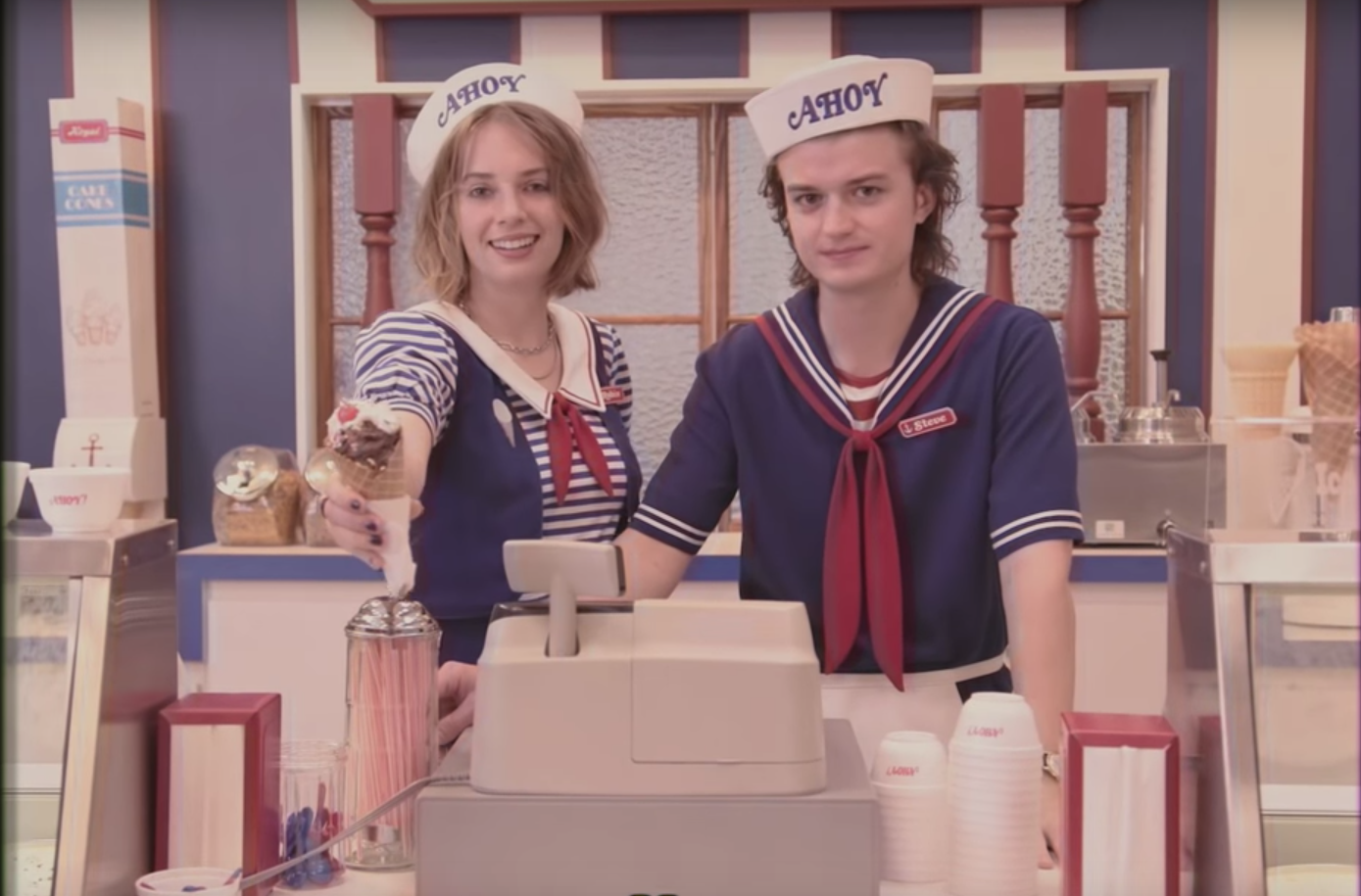 Maya Hawke e Joe Keery no teaser da terceiro temporada de Stranger Things