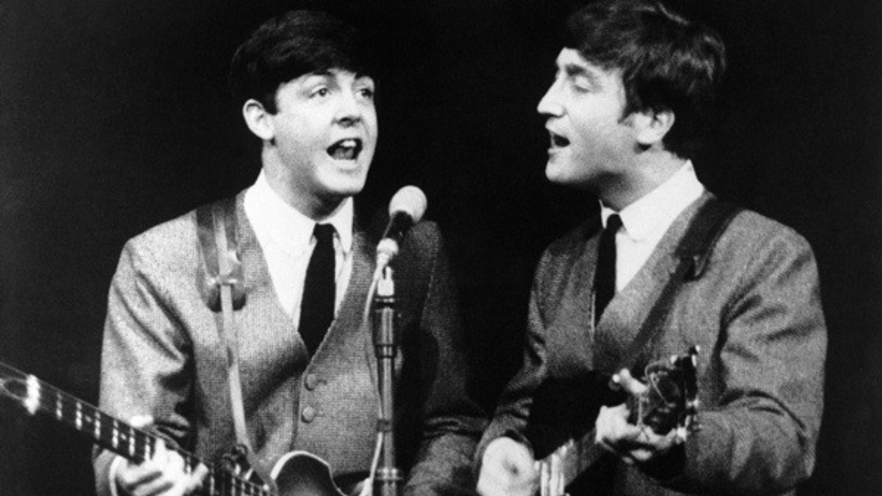 John Lennon e Paul McCartney (Foto: AP)