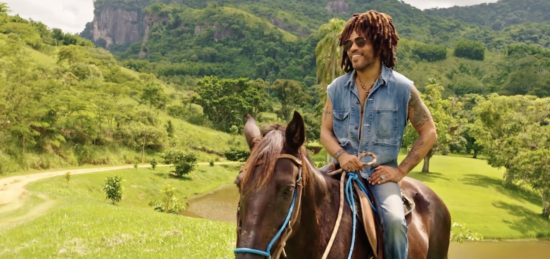 Lenny Kravitz em sua fazenda no interior do Rio de Janeiro (Foto:Reprodução)