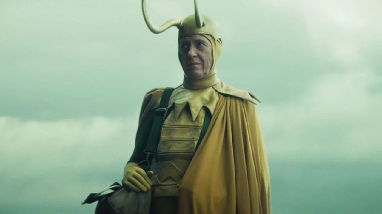 Richard E. Grant como Loki clássico (Foto: Reprodução/Disney+)