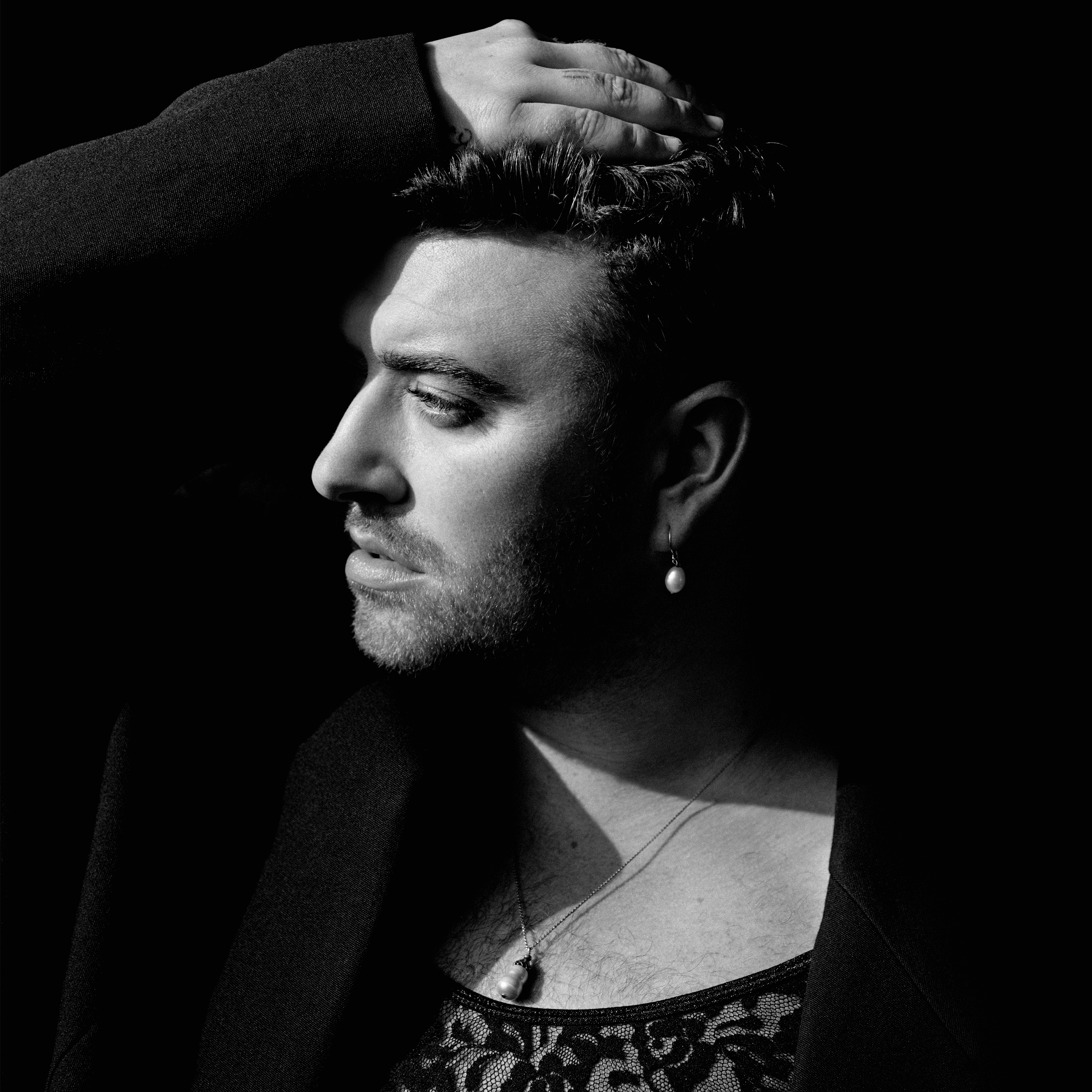 Sam Smith resgata jornada de autoaceitação em "Love Me More"