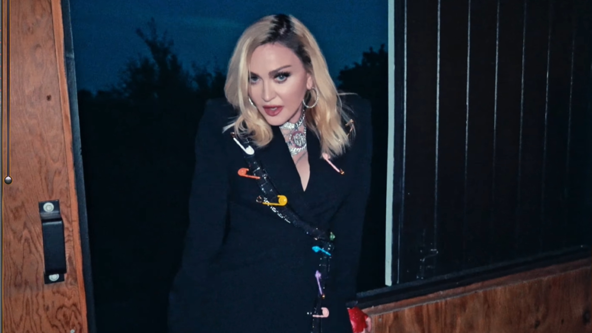 Madonna no vídeo de perguntas (Foto: Divulgação)