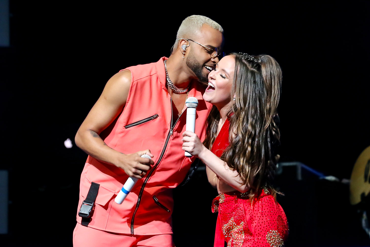 Larissa Manoela e MC Zaac