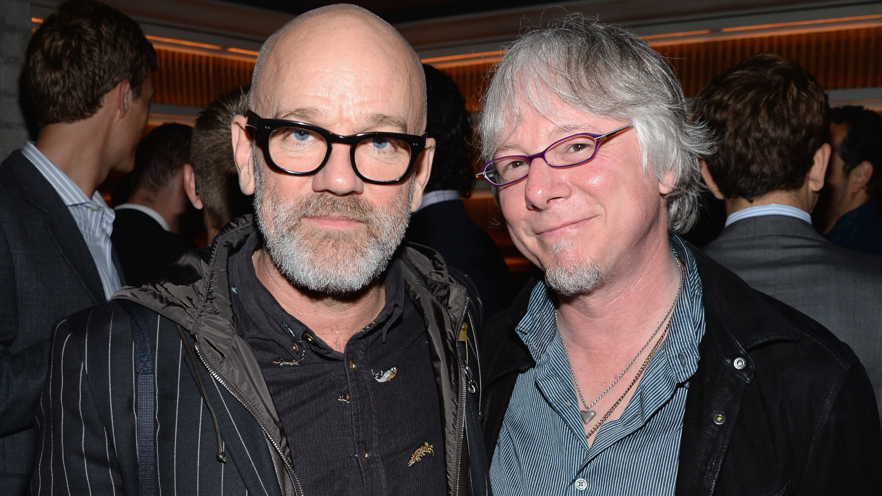 Michael Stipe e Mike Mills (Foto: Dimitrios Kambouris/Getty Images for The Lunchbox Fund)