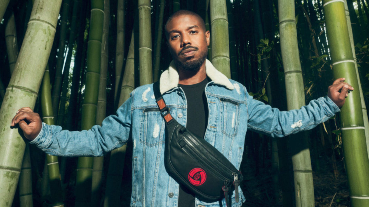 Michael B. Jordan em divulgação da linha de Naruto da marca Coach (foto: Divulgação Coach)