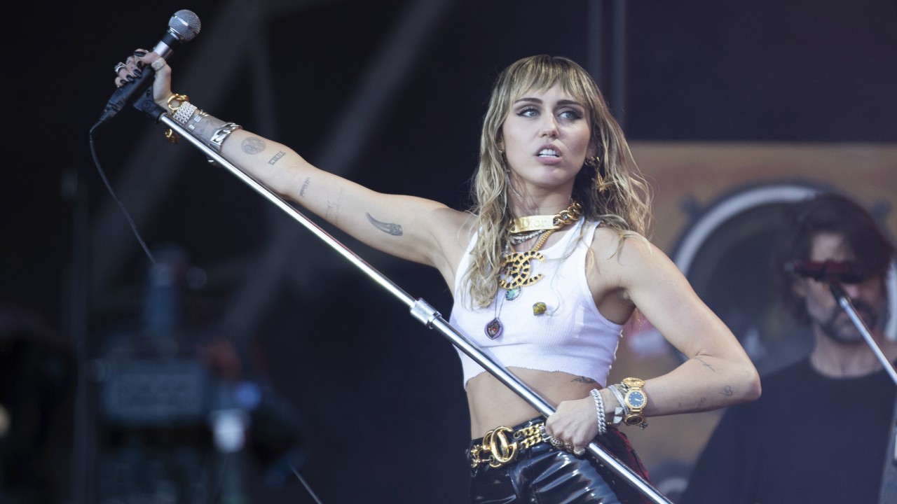 Miley Cyrus se apresenta no 5º dia do Glastonbury Festival 2019 (Foto: Aaron Chown/PA Wire)