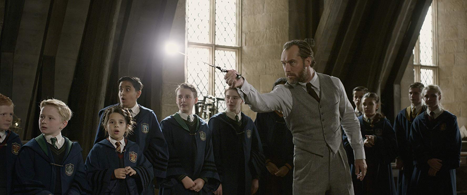 Jude Law em Animais Fantásticos: Os Crimes de Grindelwald (foto: Divulgação)