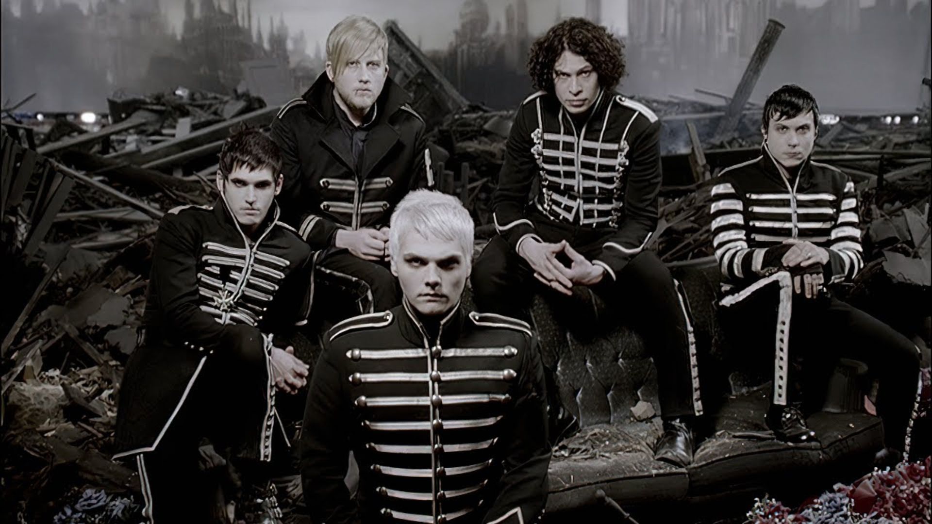 My Chemical Romance no clipe de "Welcome to the Black Parade" (Foto: Reprodução / Youtube)