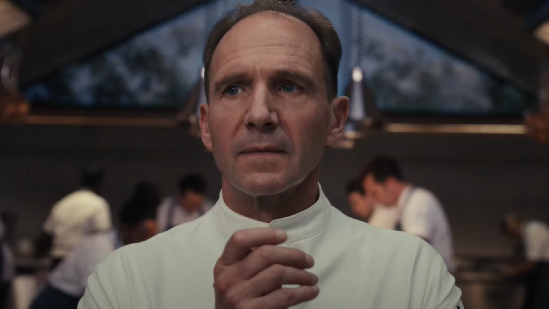 Ralph Fiennes em cena de O Menu (Foto: Divulgação/ 20th Century Studios)