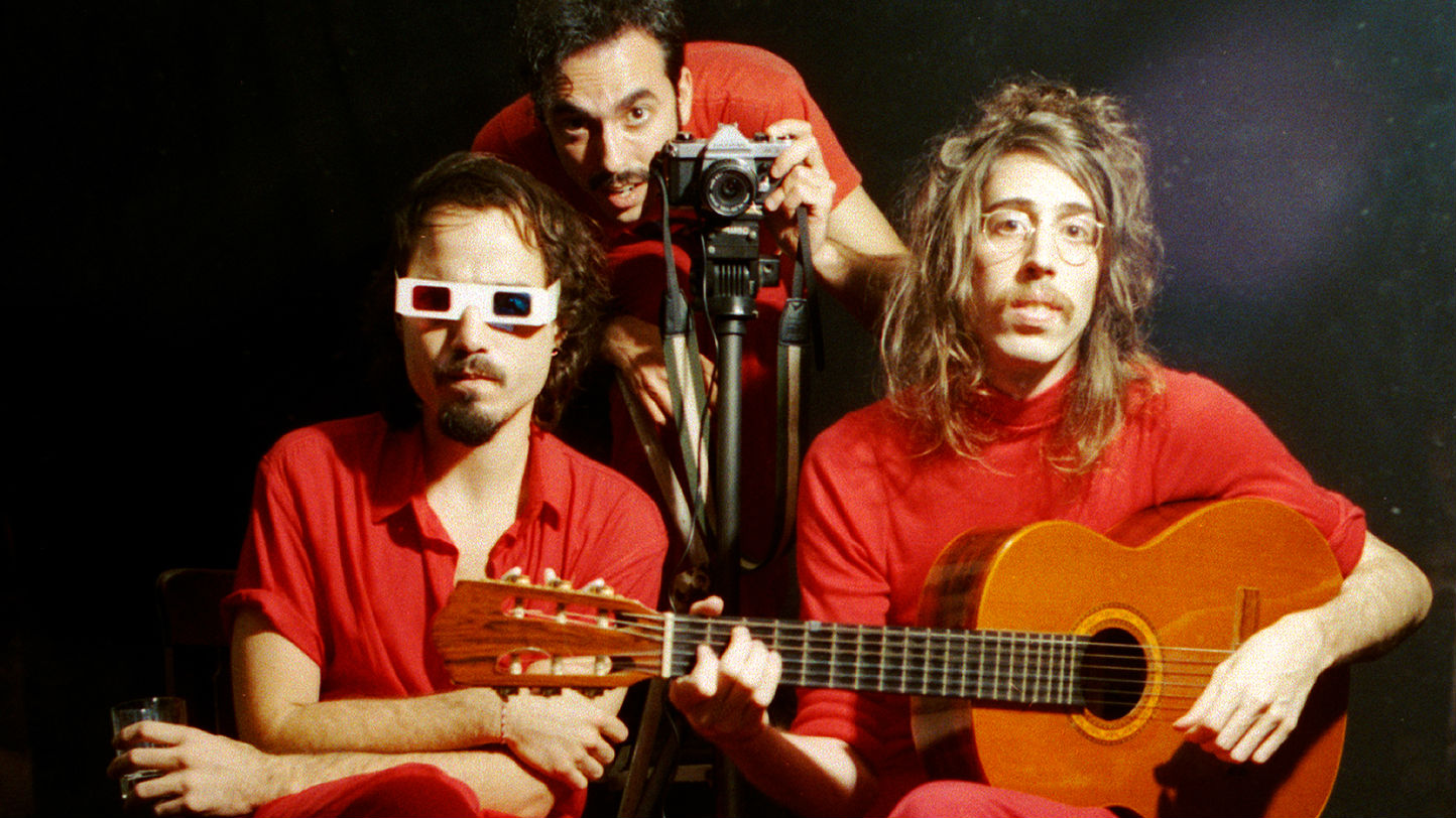 O Terno é formado por Guilherme D'Almeida, Gabriel Basile e Tim Bernardes (Foto: Biel Basile)