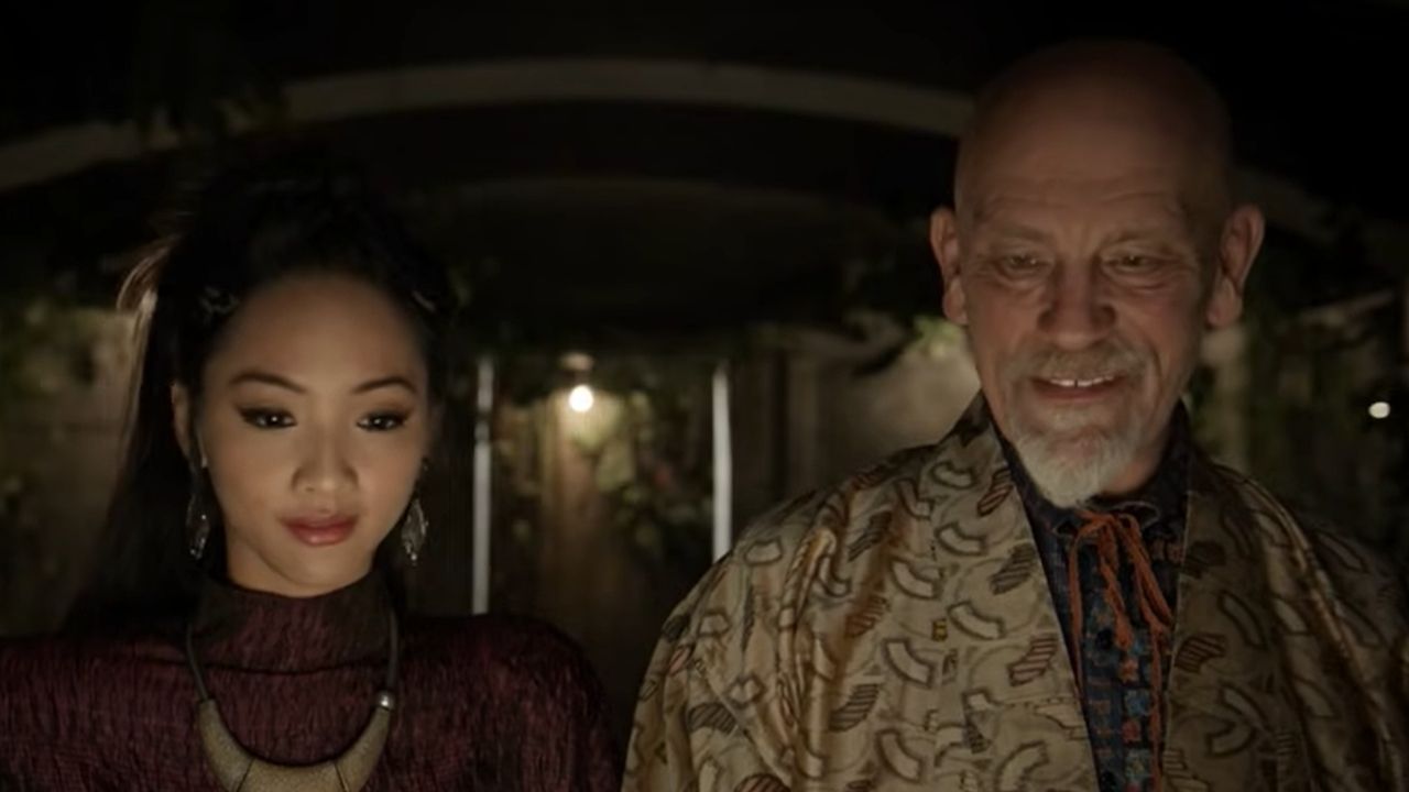 John Malkovich e Shuya Chang em teaser de 100 anos - O Filme que Você Nunca Verá (Foto: Reprodução)