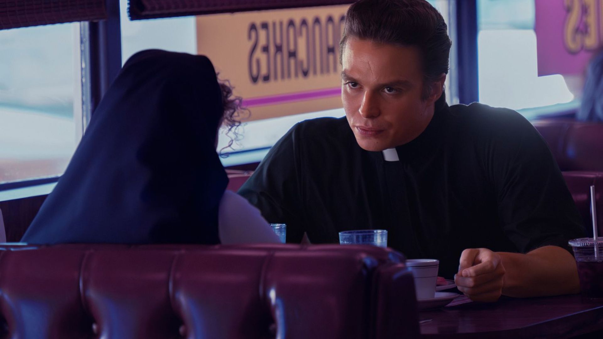 Onde assistir a Grotesquerie, nova série do criador de Irmãos Menendez?