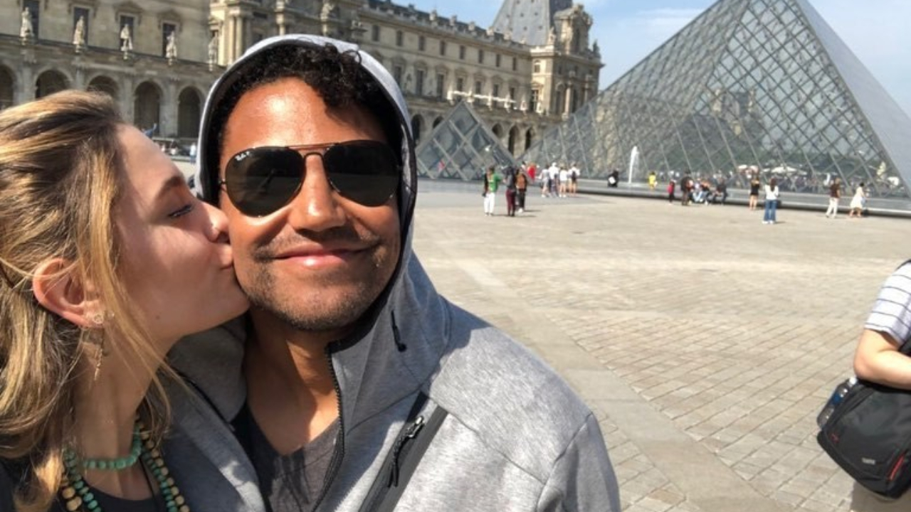 Paris Jackson e T.J. Jackson, em frente ao Museu do Louvre (foto: reprodução/ Instagram)