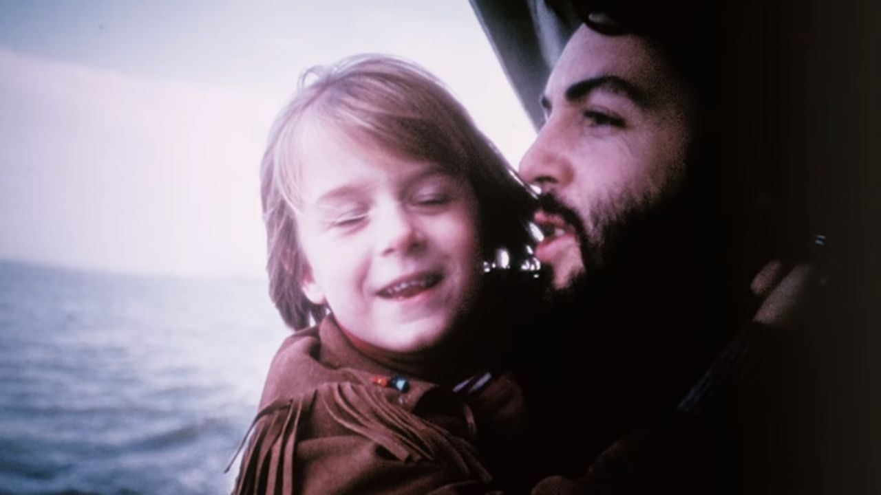 Paul McCartney em trecho de "Maybe I'm Amazed" (Foto: Reprodução / YouTube)