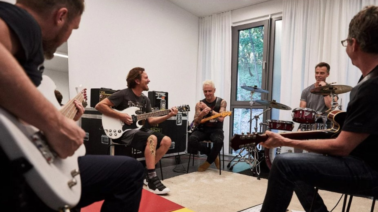 Pearl Jam: Foto de Jeff Ament no estúdio confirma a gravação de novo disco, diz site
