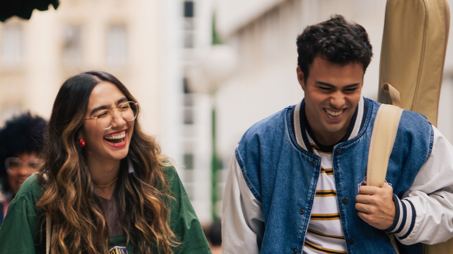 Pedro Calais e Ana Caetano em Tá Tudo Certo (Foto: Divulgação / Disney+)