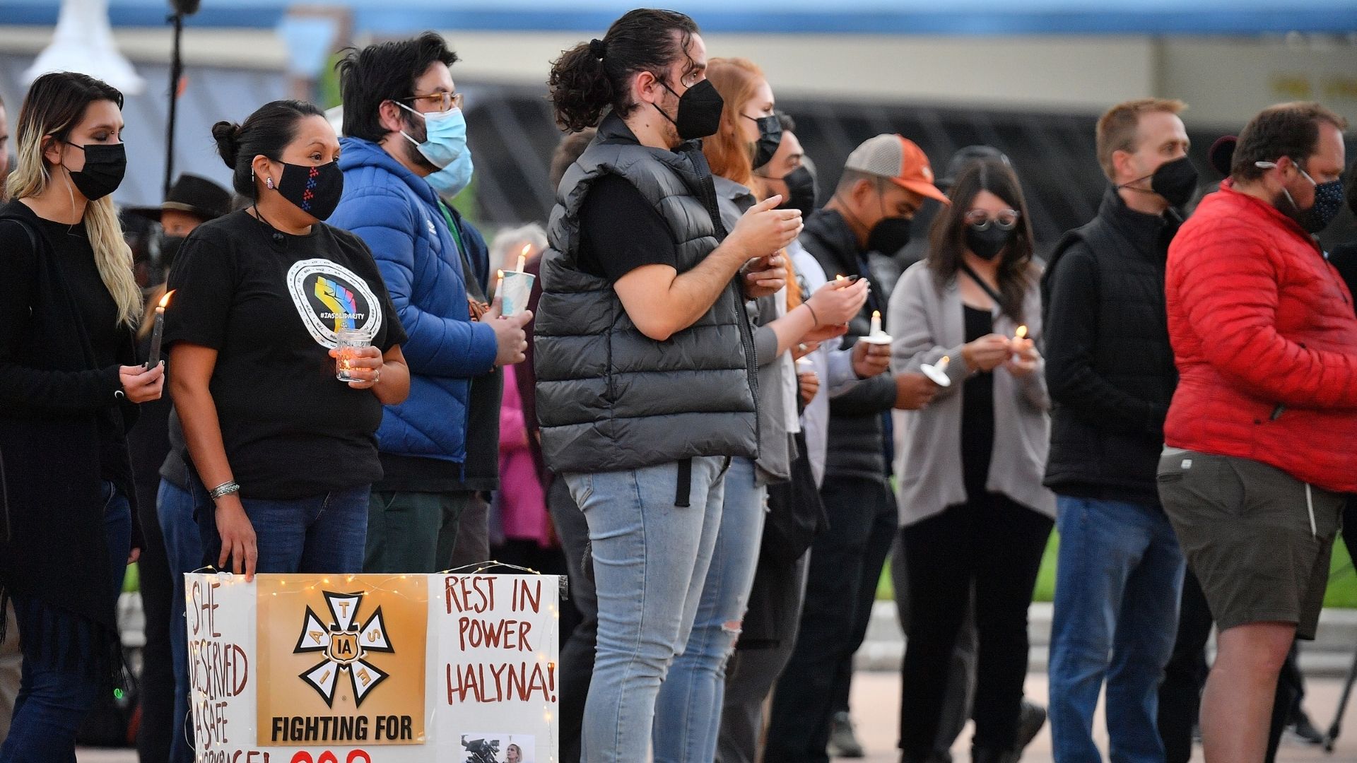 Protestos por segurança no set de filmagens (Foto: Sam Wasson / Getty Images)