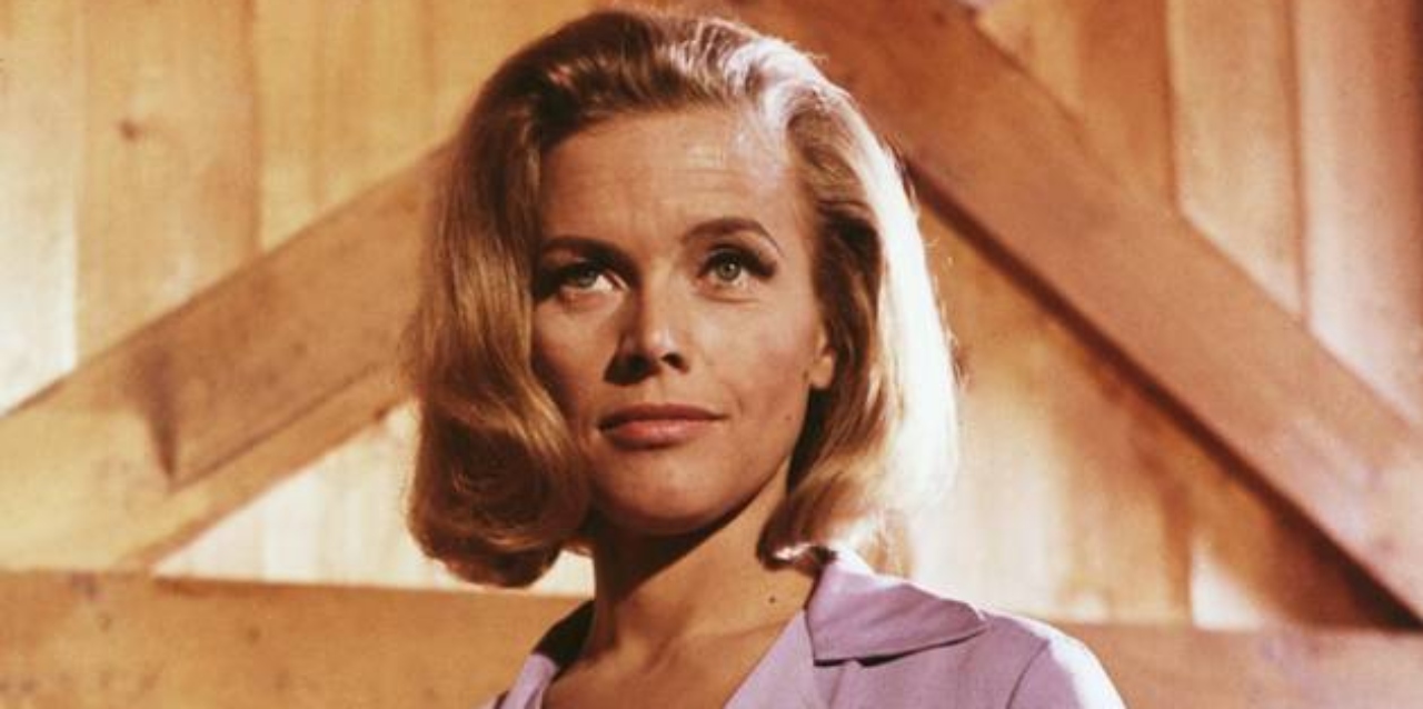 Honor Blackman como Pussy Galore em 007 Contra Goldfinger (foto: reprodução)