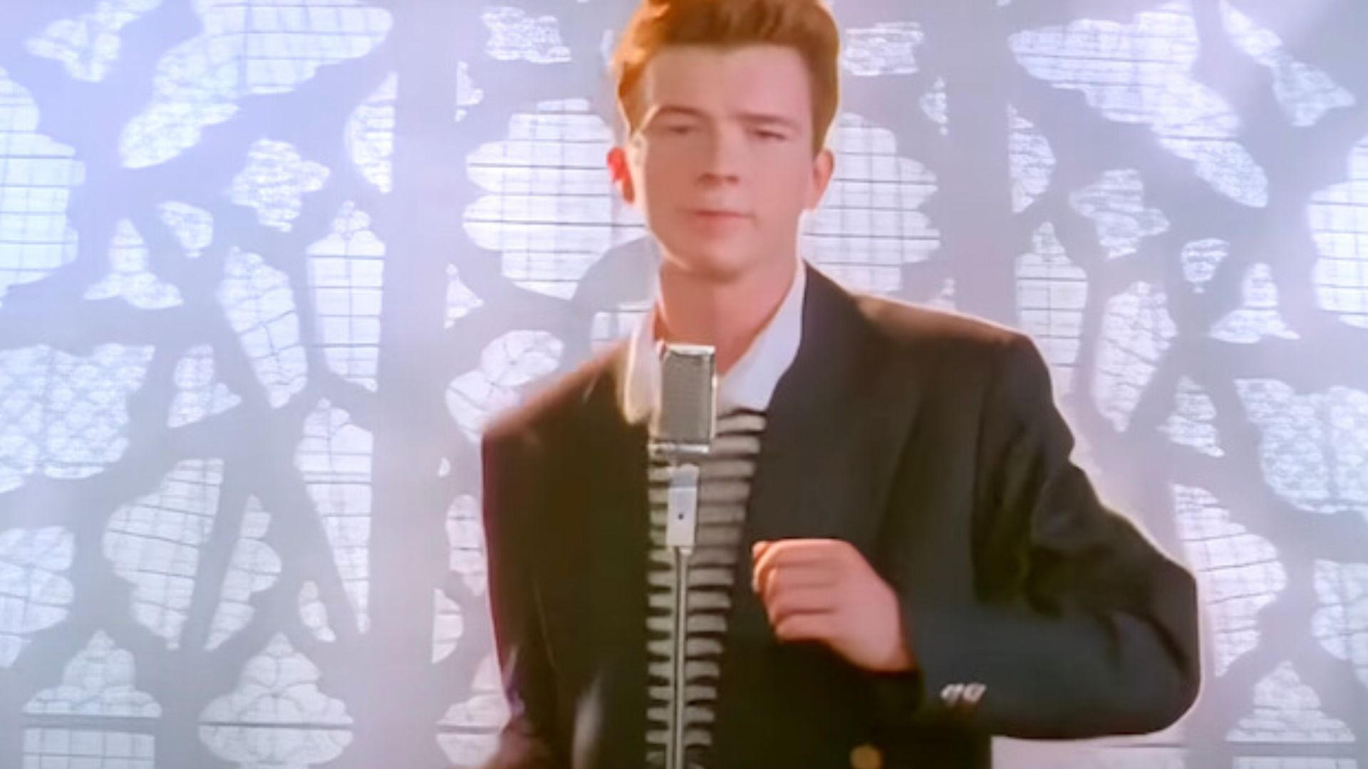 "Never Gonna Give You Up" de Rick Astley completa 35 anos; relembre o meme