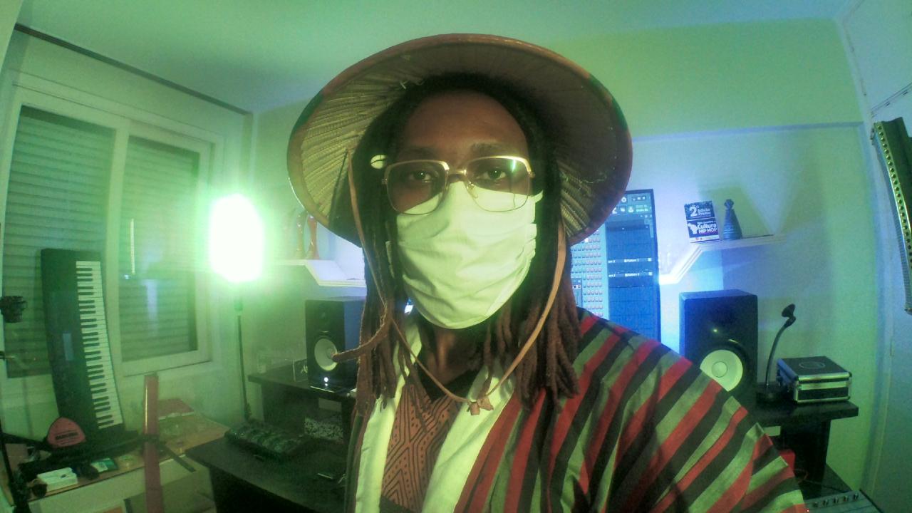 Rincon Sapiência anuncia novo ‘verso livre versão quarentena’ durante live; veja detalhes