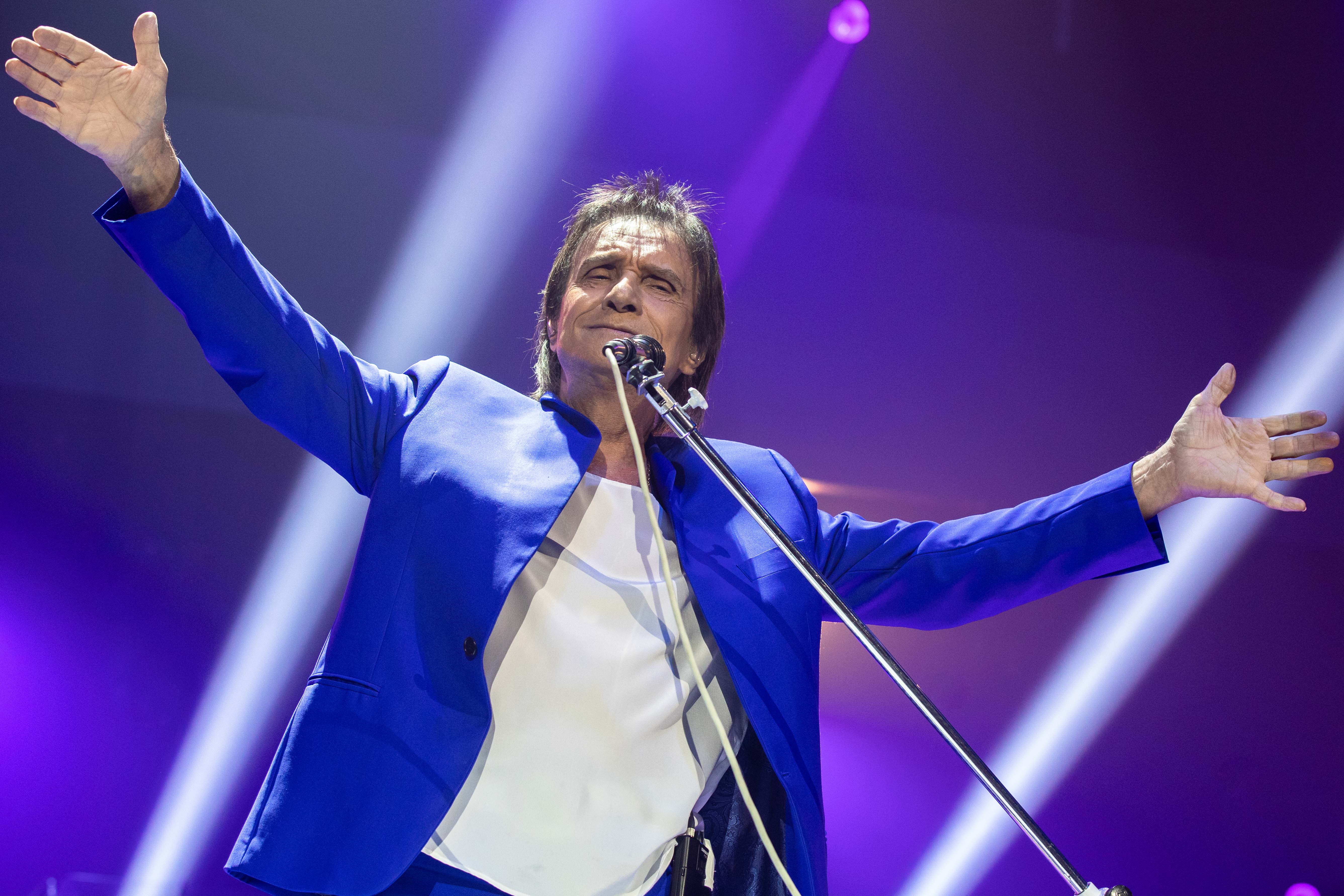 Roberto Carlos encanta o público durante show no Espaço das Américas, em SP