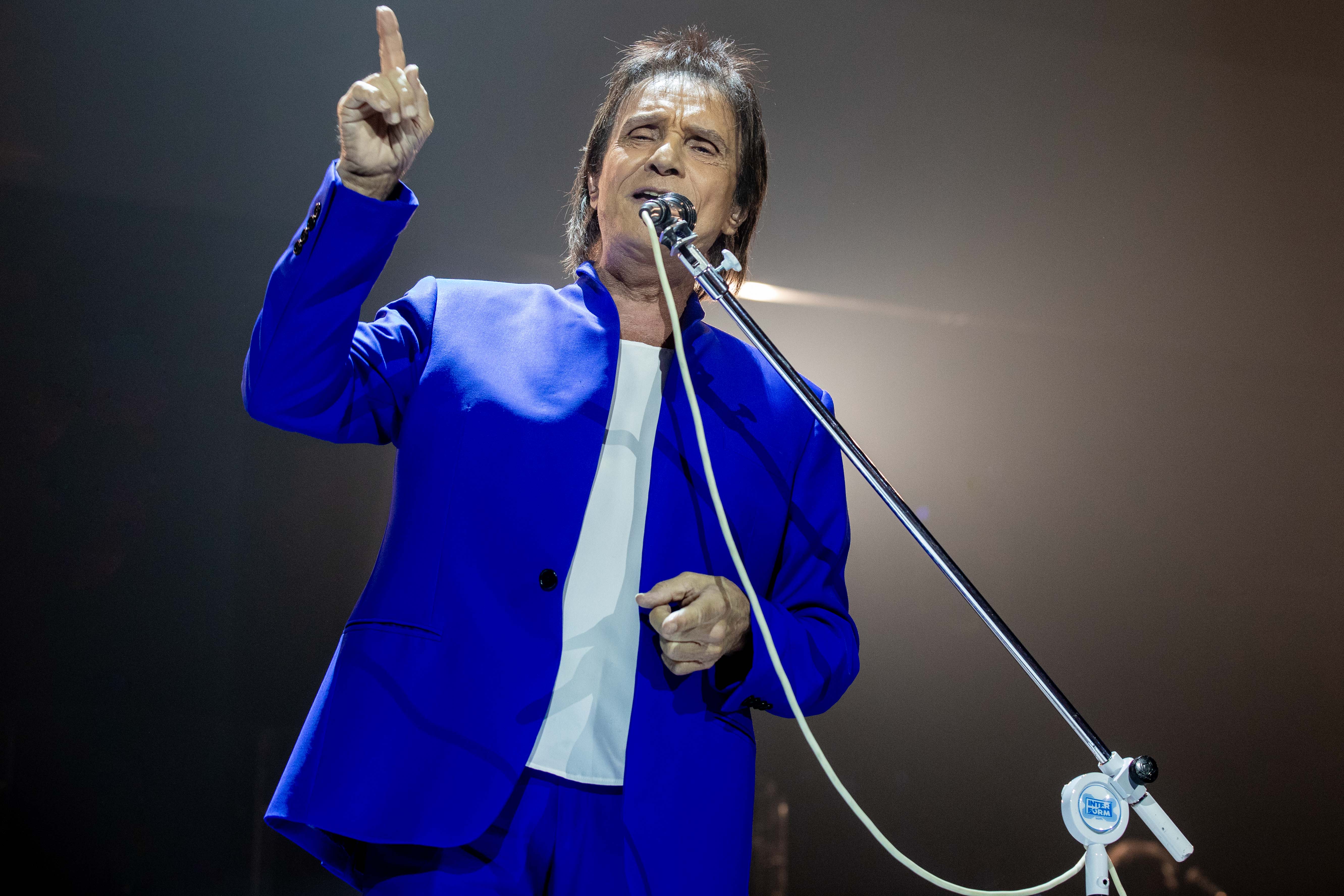 Roberto Carlos encanta o público durante show no Espaço das Américas, em SP