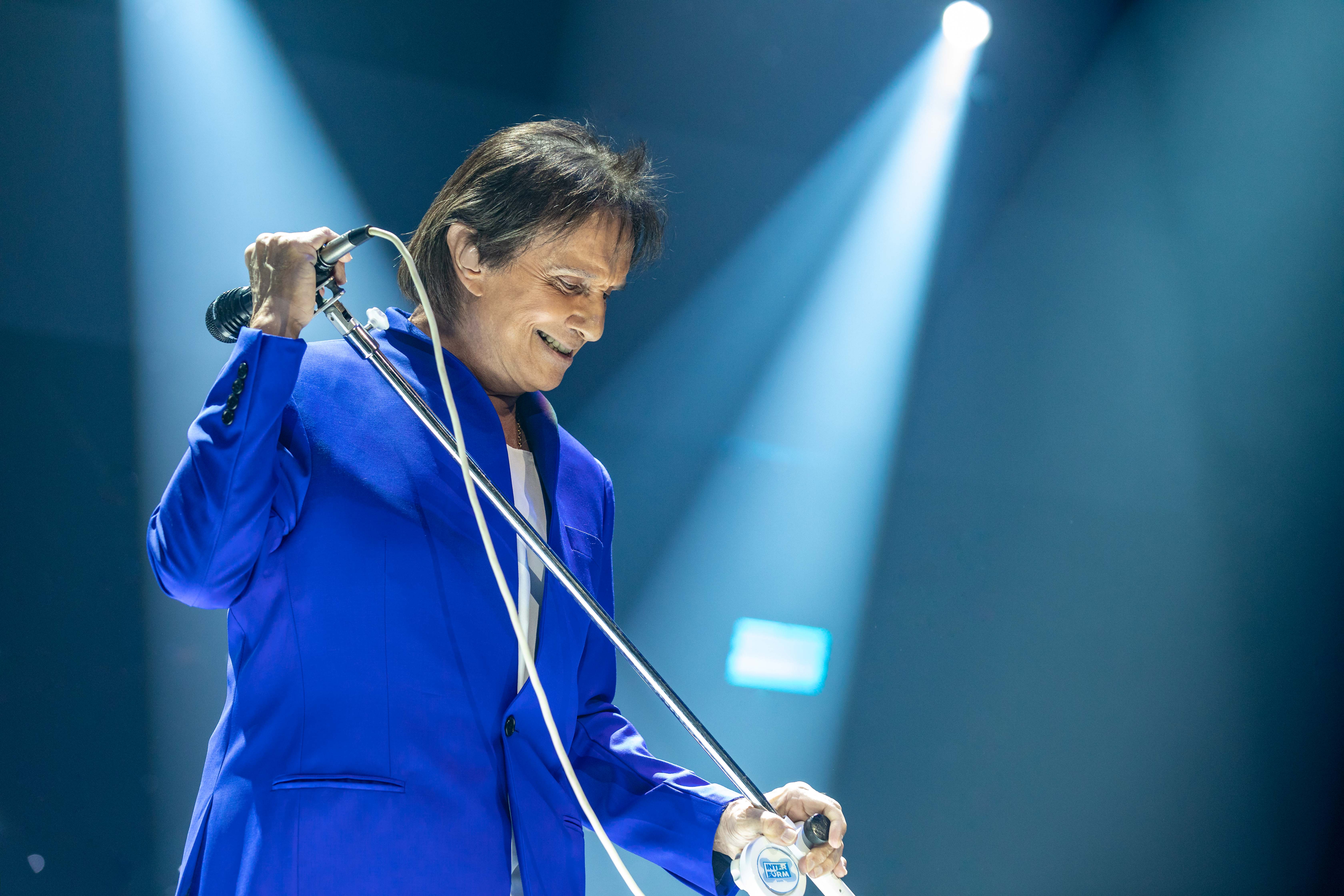 Roberto Carlos encanta o público durante show no Espaço das Américas, em SP