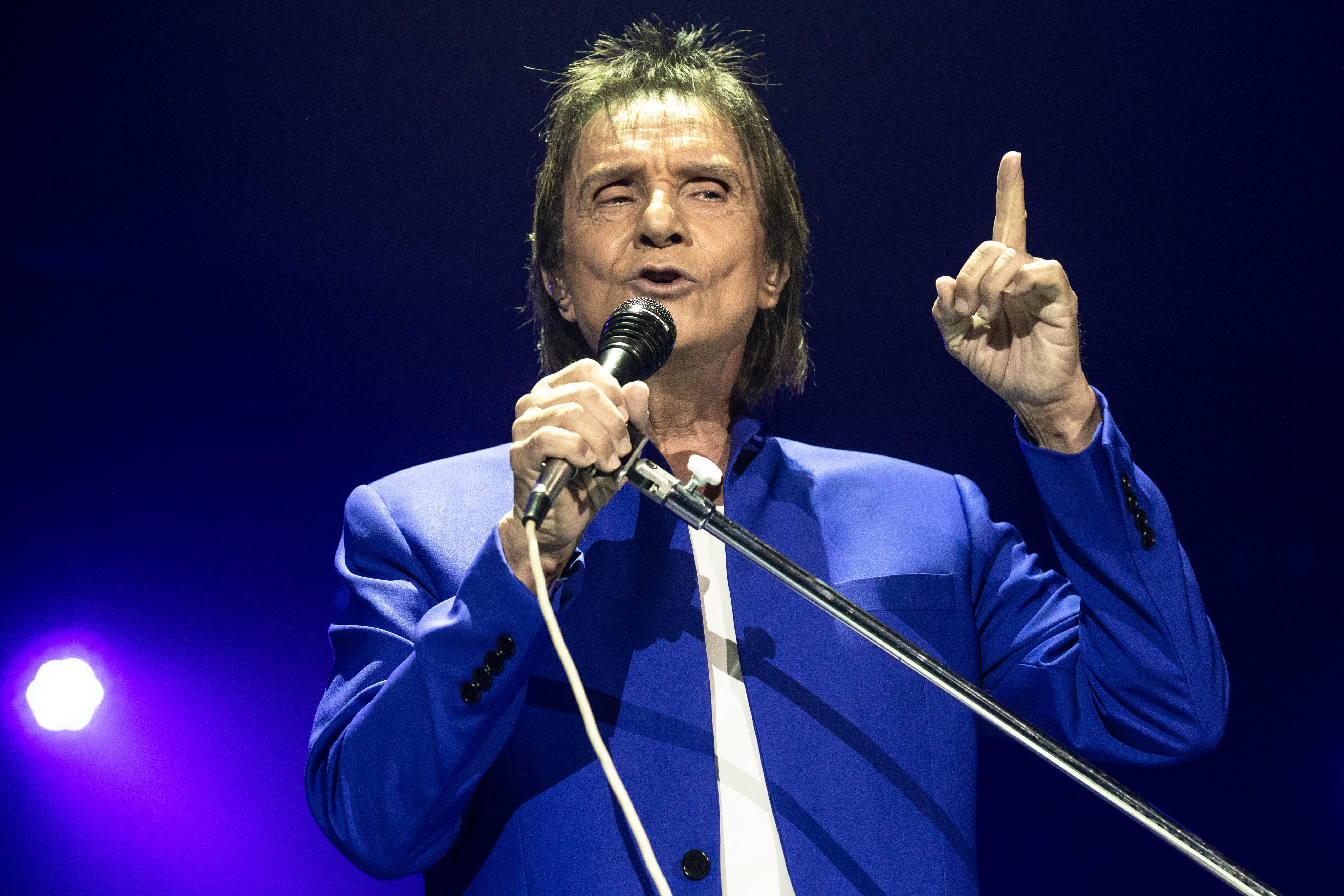 Roberto Carlos encanta o público durante show no Espaço das Américas, em SP