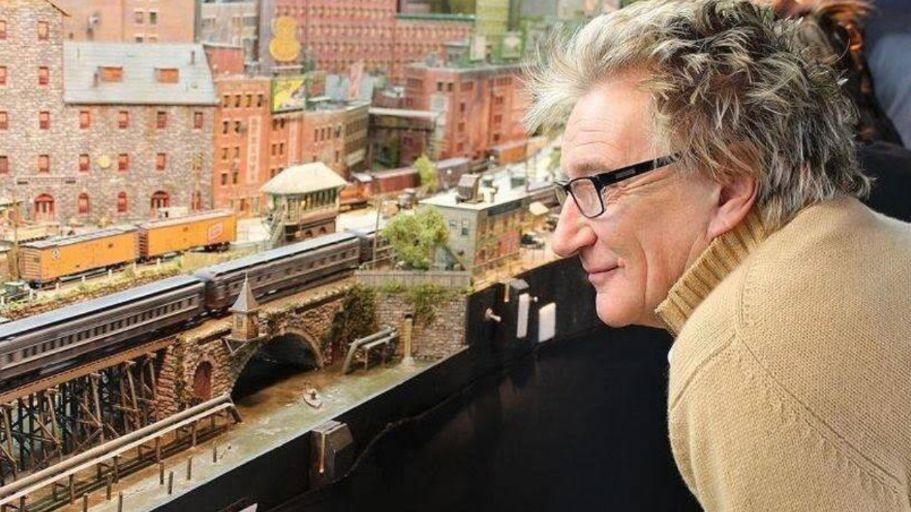 Rod Stewart constrói uma cidade em miniatura há 23 anos- e os detalhes são impressionantes