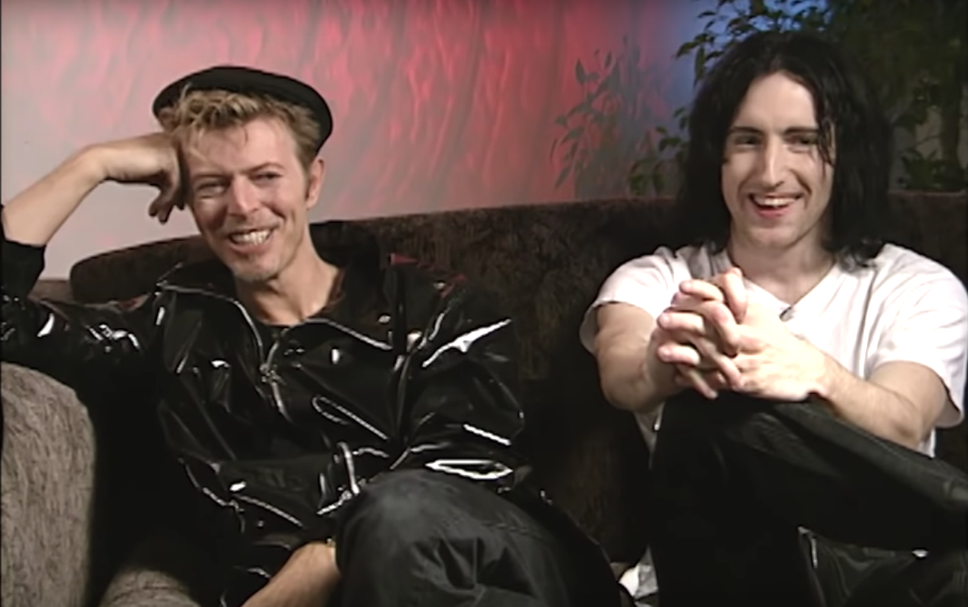 David Bowie e Trent Reznor em entrevista em 1995 (Foto:Reprodução)