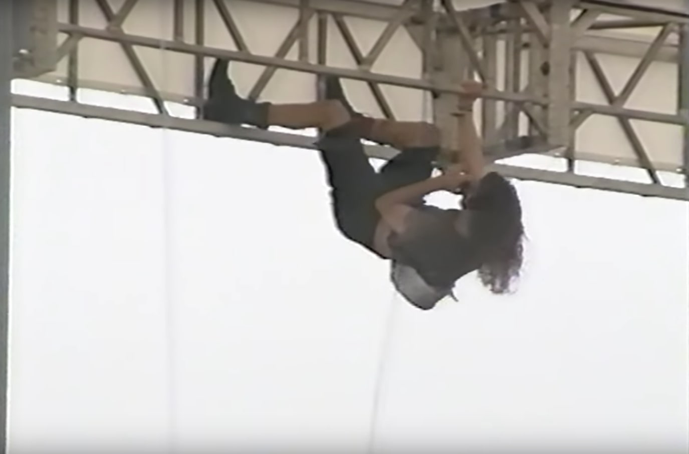 Eddie Vedder em show do Pearl Jam em 1992 (Foto:Reprodução)