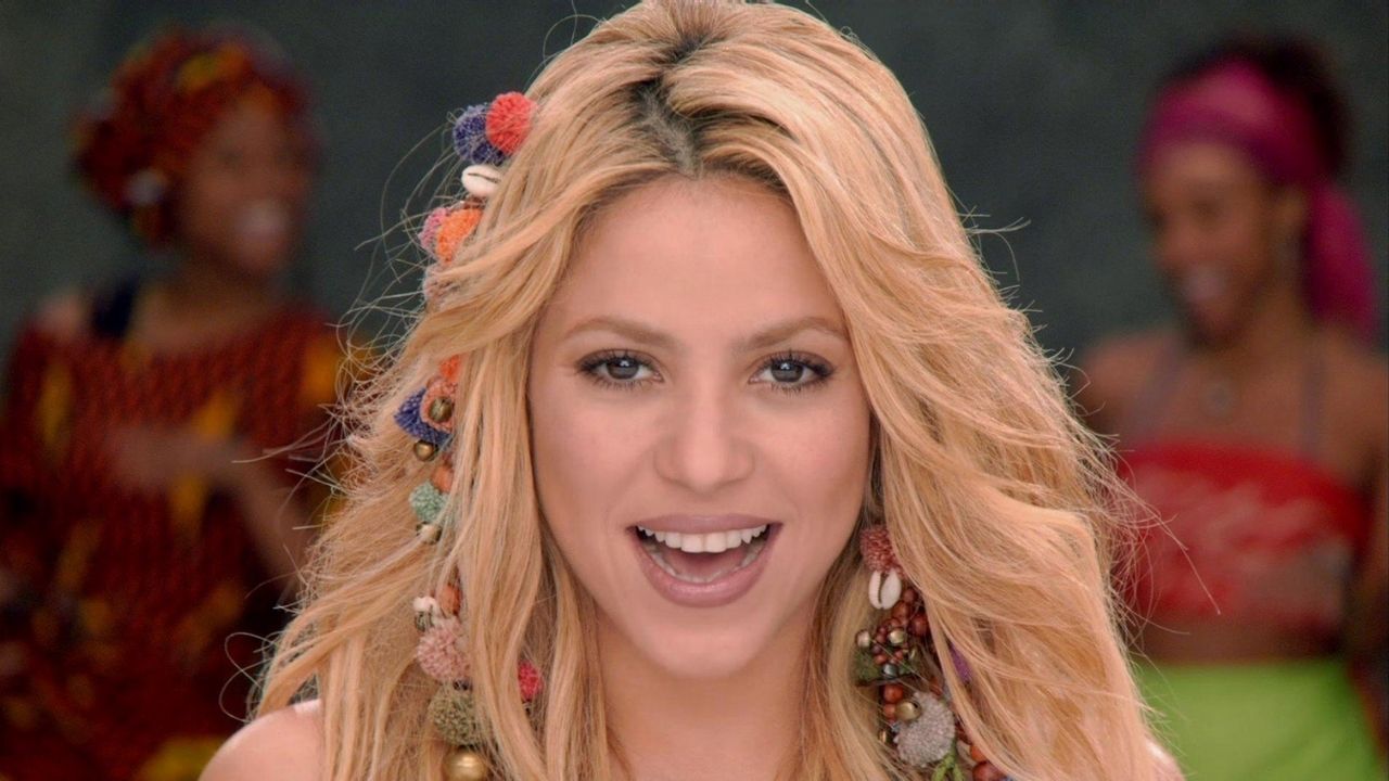 Shakira no clipe de "Waka Waka" (Foto: Reprodução)
